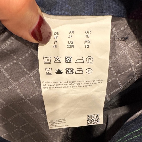 Boss Men's Chinos in Dark Blue with Red Accents - Picture 5 of 5